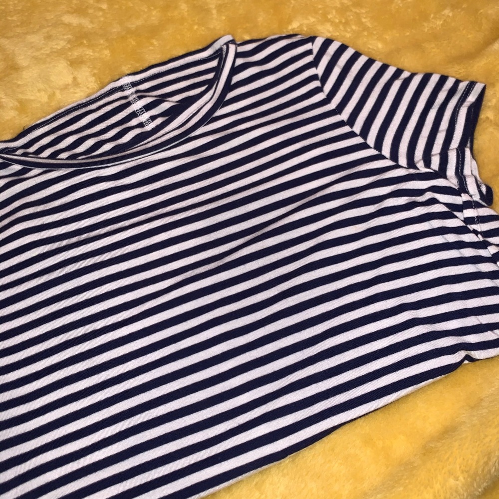 Short sleeve shirt.